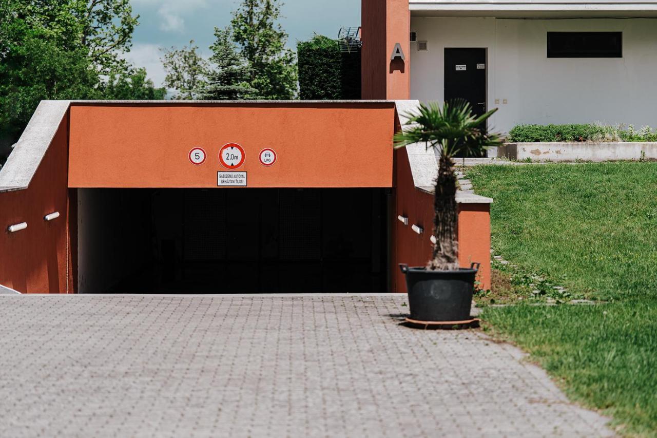 Butique Apartman Balatonlelle Luaran gambar