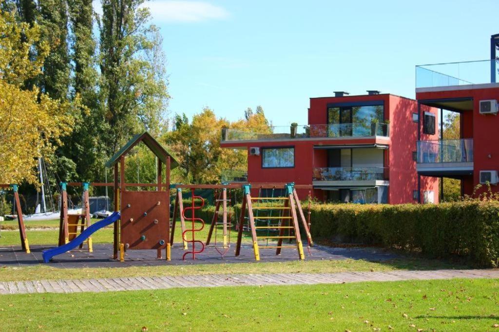 Butique Apartman Balatonlelle Luaran gambar